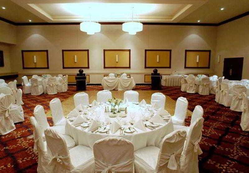 Residence Inn By Marriott Montreal Airport Dorval Restoran gambar